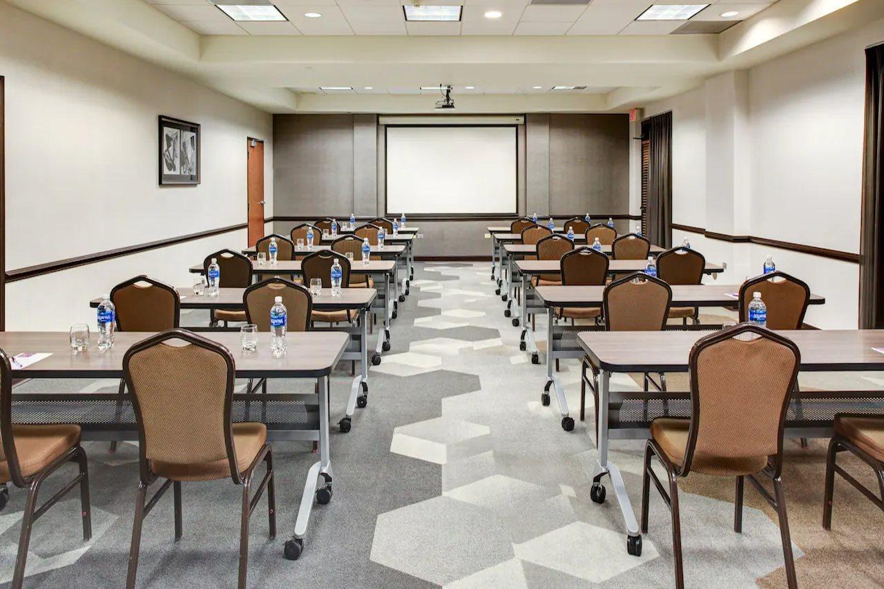Hyatt Place Pittsburgh Airport - Robinson Mall