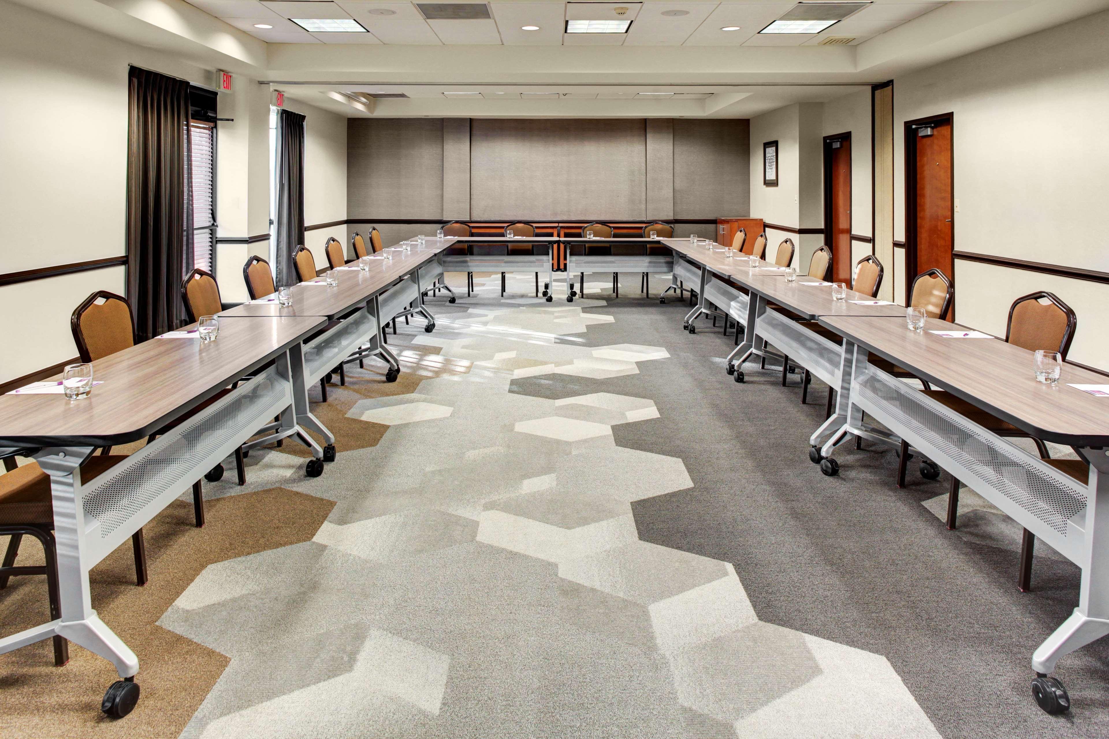 Hyatt Place Pittsburgh Airport - Robinson Mall Hotel 3*